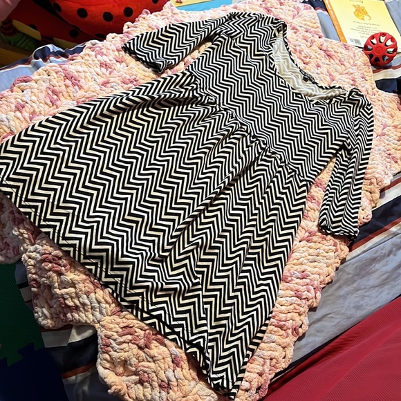 Mini dress great for wearing with knee boots - Picture 3 of 3